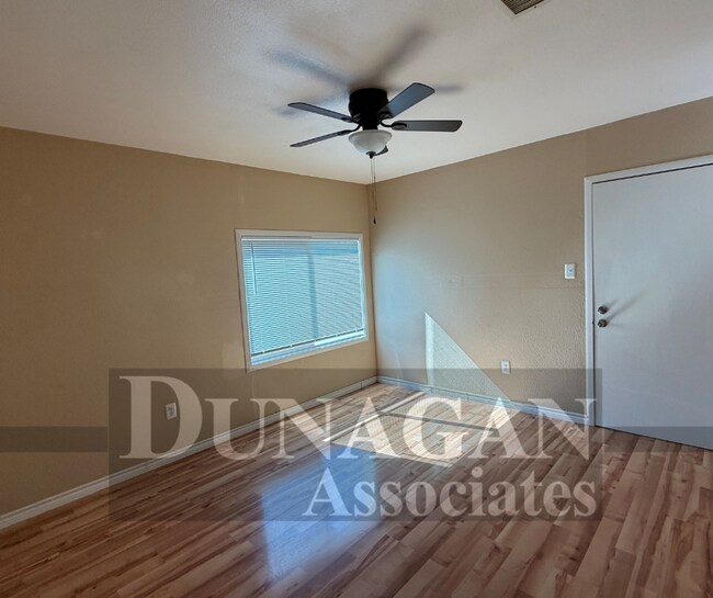 Foto del edificio - 3 bedroom /2.5 bath move in ready !