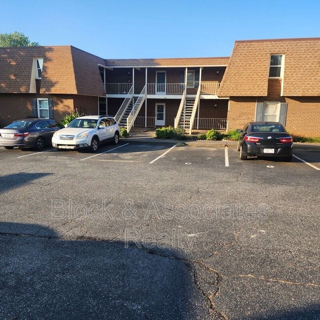 Building Photo - 302-C Windsor Manor Way