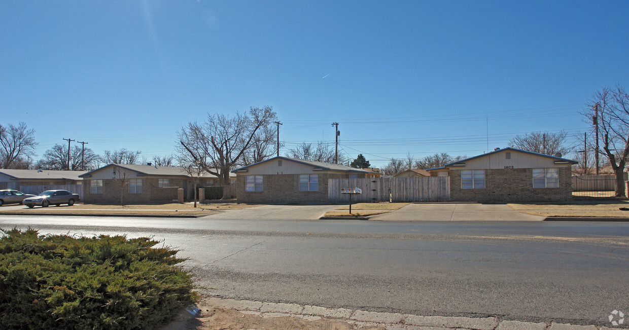 Primary Photo - 1711-1805 66th St