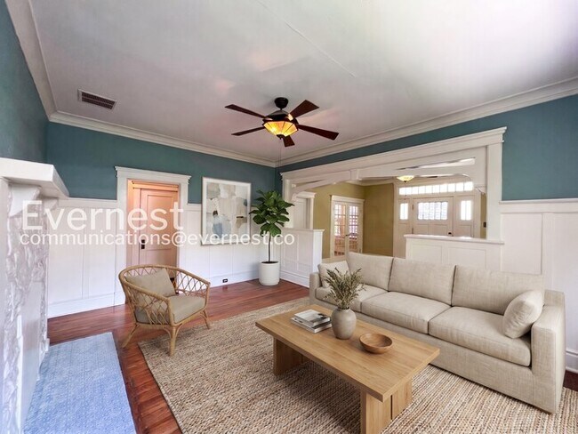 Building Photo - 2 Bed/1 Bath Home with Fenced Yard / Available Now!