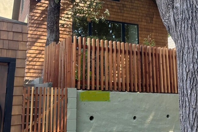 Building Photo - Stunning modern classic home. Gustavo Lopez AMSI