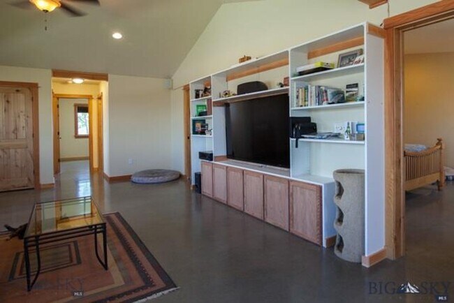 Foto del edificio - 3-Bedroom, 2-Bathroom Single-Level Home in Bozeman, MT