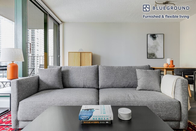 Building Photo - 77 W Huron St