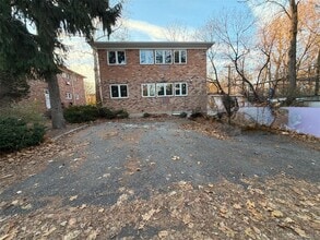 Building Photo - 16 Cornwall Ln