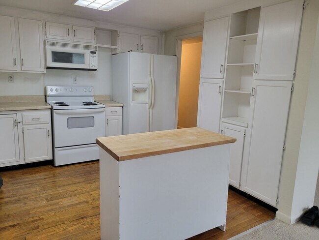 Building Photo - 209 N 28th St
