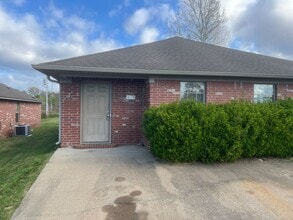 Building Photo - 419-421 Middle Rd