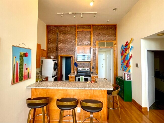 Foto del edificio - 240 Heath St