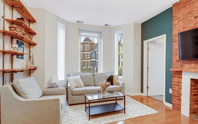 Foto del edificio - 1038 Lamont St NW