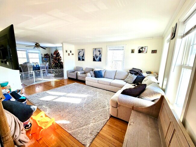 Living Room - 145 Lincoln St