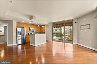 Building Photo - 3600 S Glebe Rd
