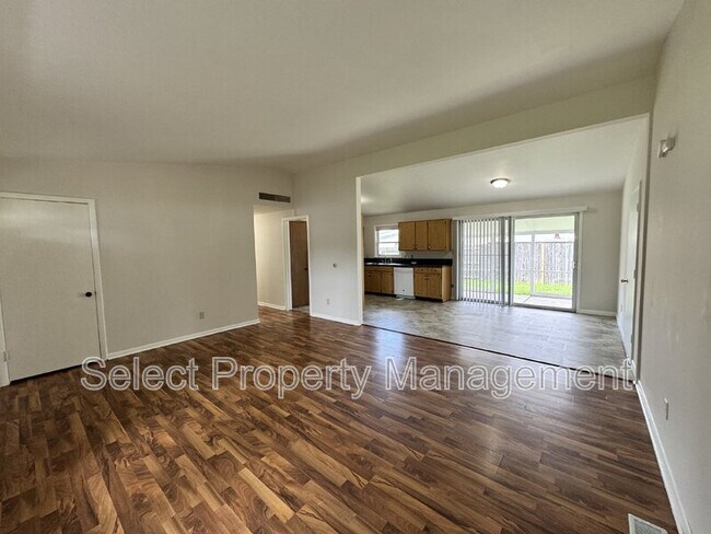 Foto del edificio - 236 W Crown Ln