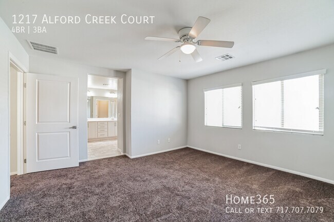 Building Photo - Gorgeous 4 bed 3 bath Single-Family Home