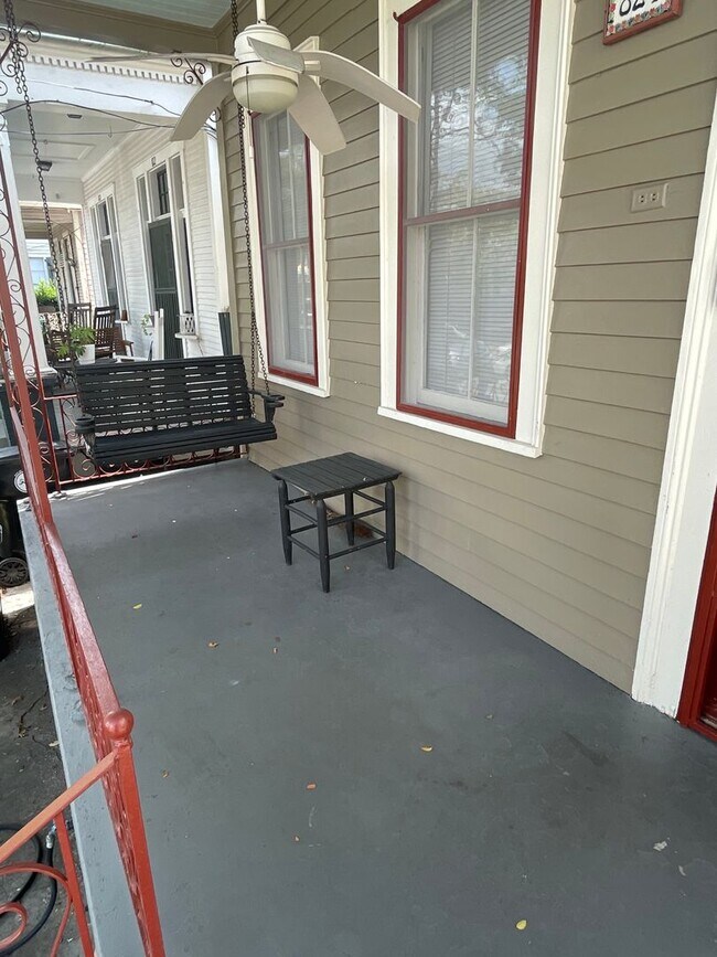 Building Photo - 1/2 Block off Magazine on Jena St 3BD/2BA