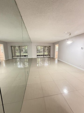 Foto del edificio - 301 Norwood Terrace