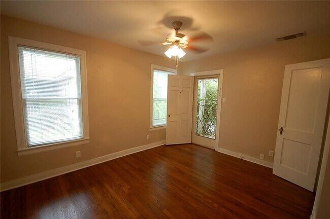 Foto del edificio - 907 E 38th St