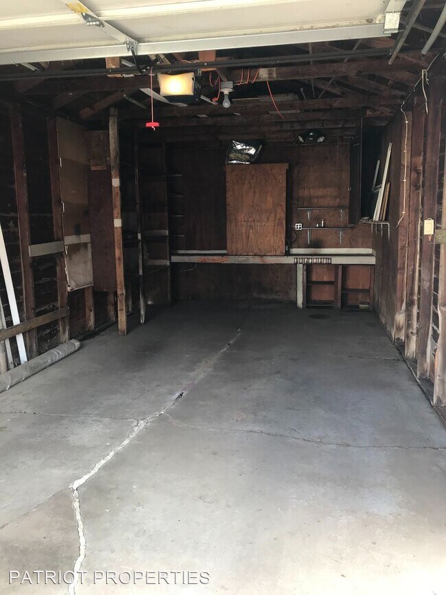 Building Photo - 3 br, 1 bath House - 929 Lemonweir Pkwy
