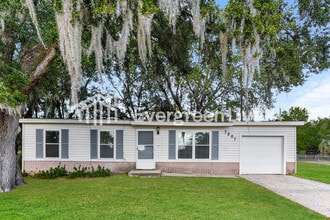 Building Photo - 7807 Knoll Dr N