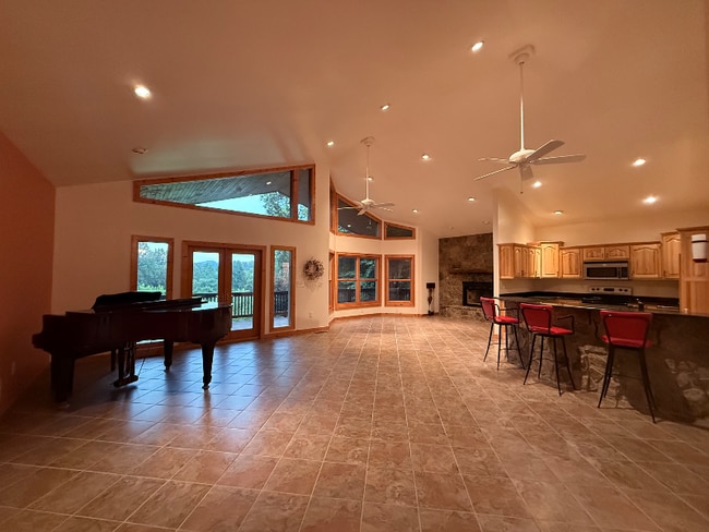 Building Photo - 409 Shady Ln