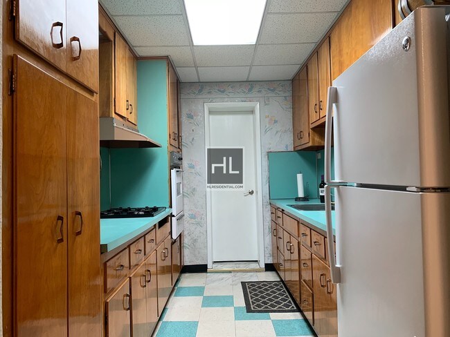 Building Photo - Huge 2 Bedroom Apartment