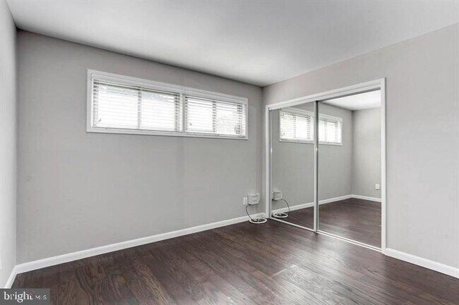 Building Photo - 7414 Gresham St