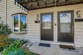 Building Photo - 40 N Lakewood Gardens Ln