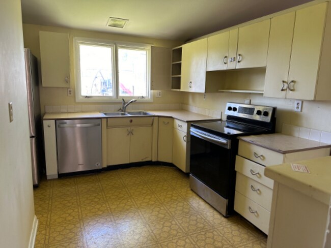 Building Photo - 3118 Canterbury Dr