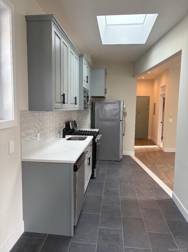 Foto del edificio - 687 Nepperhan Ave