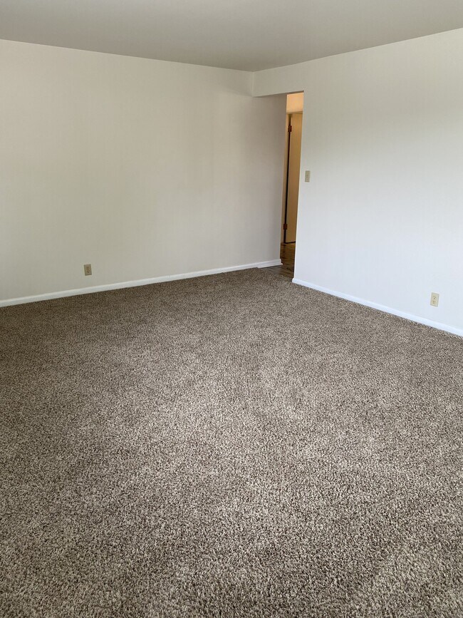 Foto del edificio - 4947 Charlemar Dr