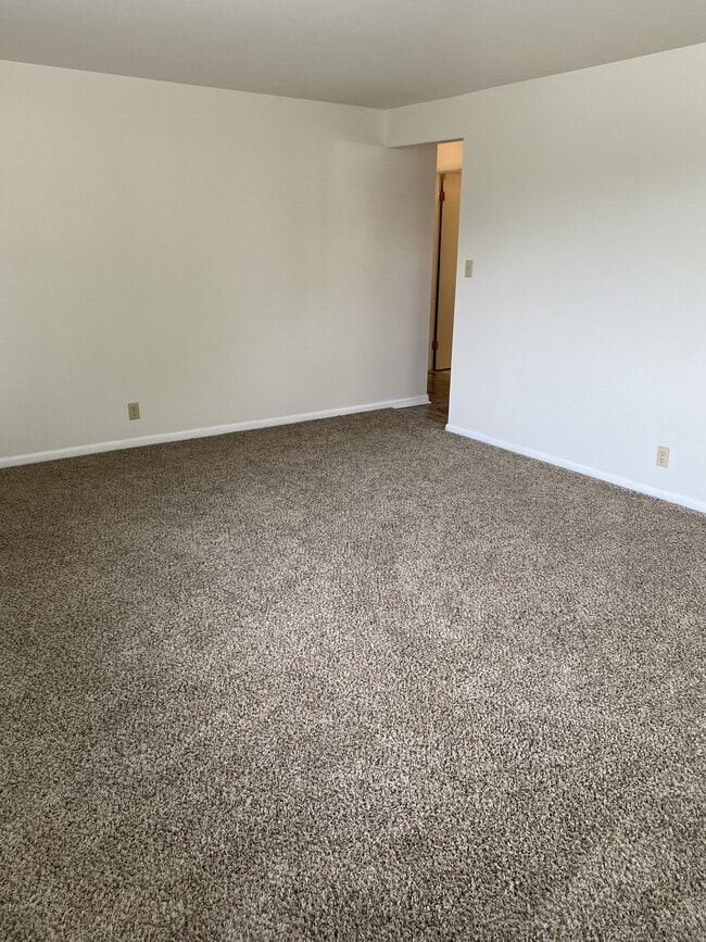 Building Photo - 4947 Charlemar Dr