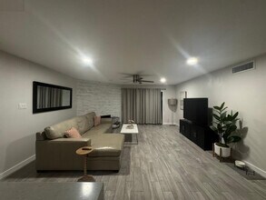 Building Photo - 7950 E Starlight Way