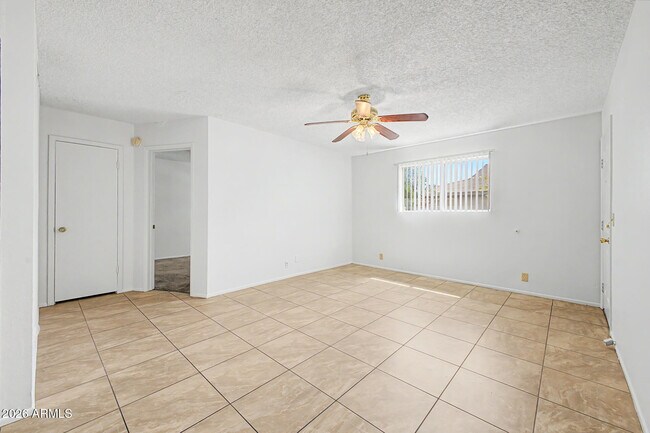 Foto del edificio - 2931 E Beck Ln