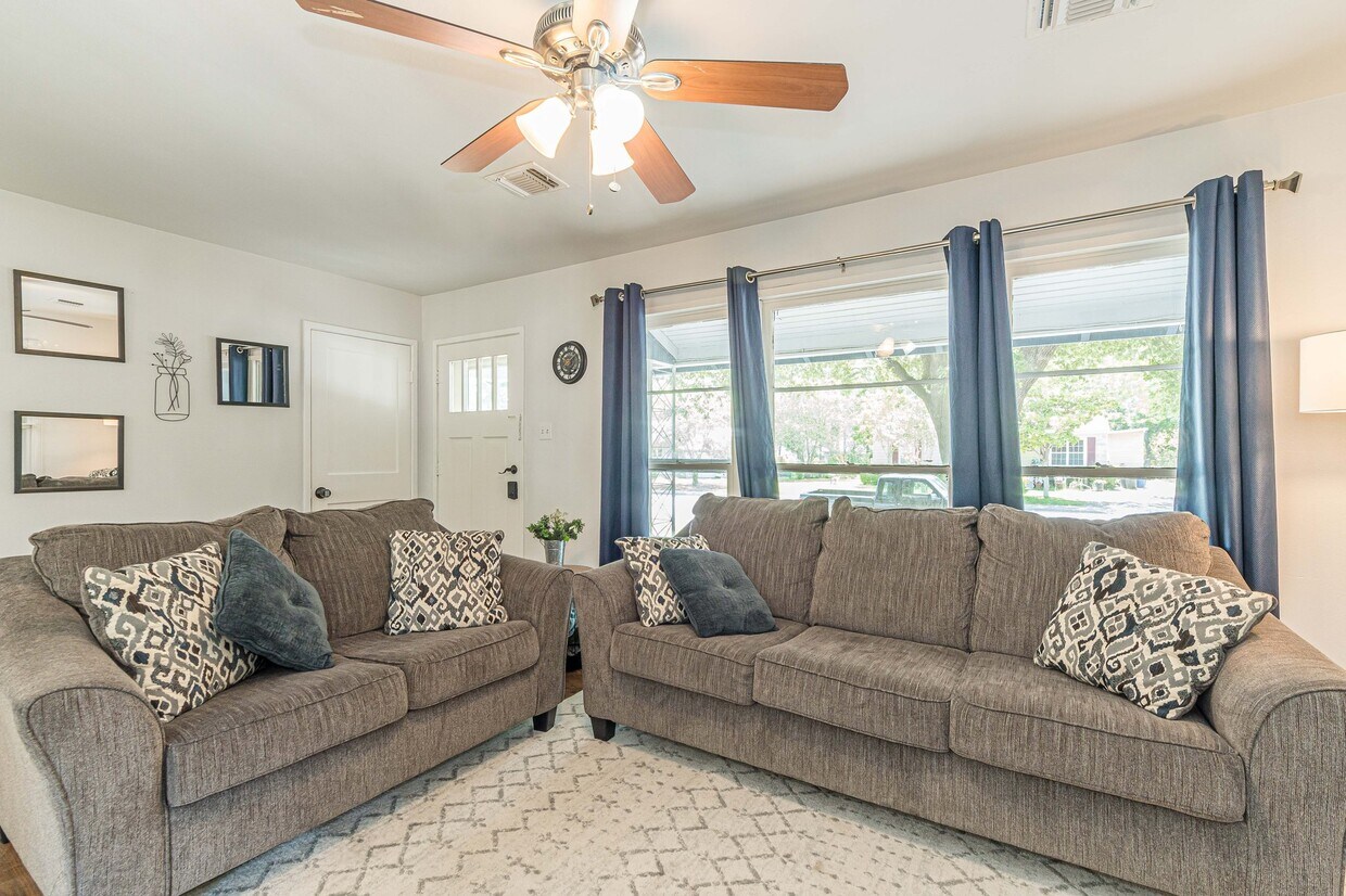 Foto principal - 409 Aero Ave