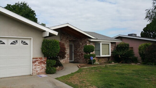 Building Photo - 1443 S Hope Ave