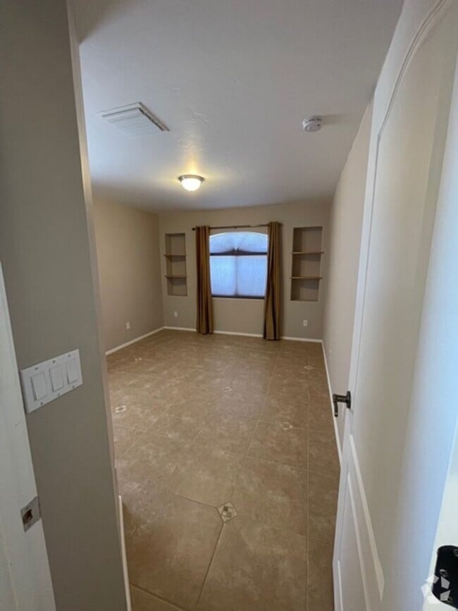 Building Photo - 2407 W Golden Hills Rd