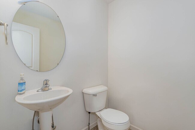 Foto del edificio - 6434 Creekbend Dr