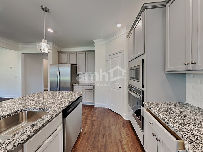 Building Photo - 146 Cottontail Lane