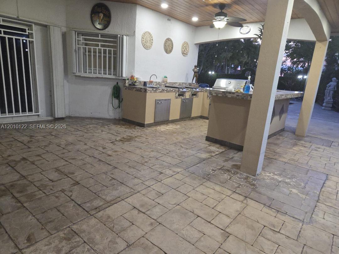 Foto del edificio - 730 NW 123rd Ave