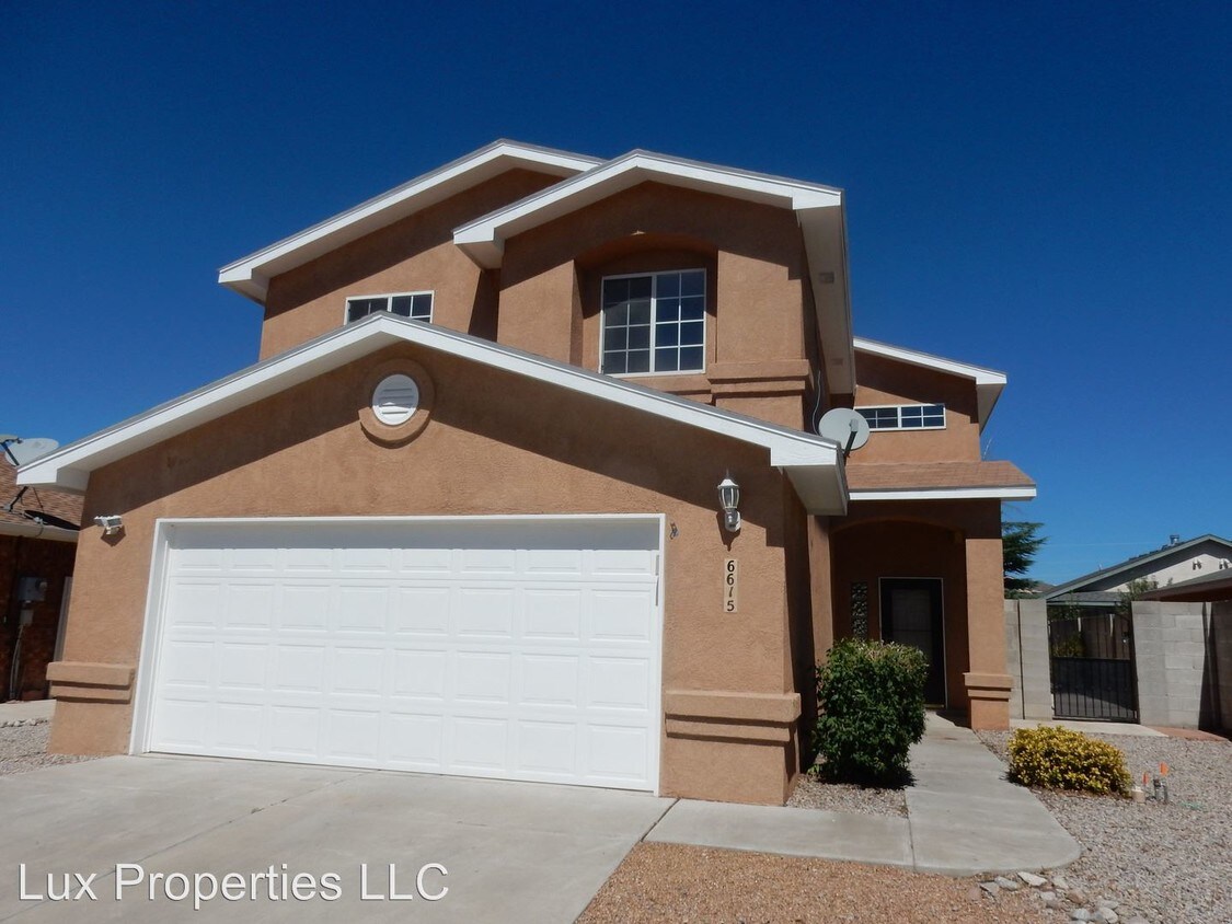 Foto principal - 6615 Tauton Rd NW