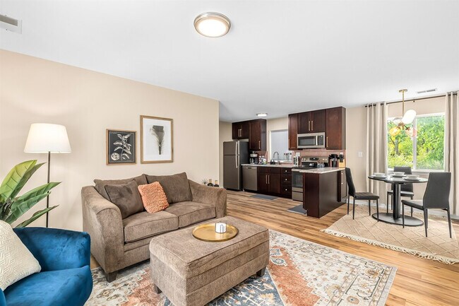 Foto del edificio - 18443 Sharon Ln