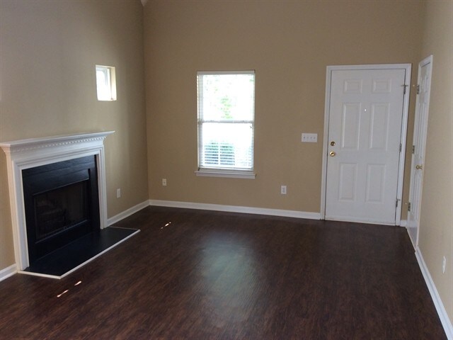 Building Photo - 1708 Beacon Village Drive