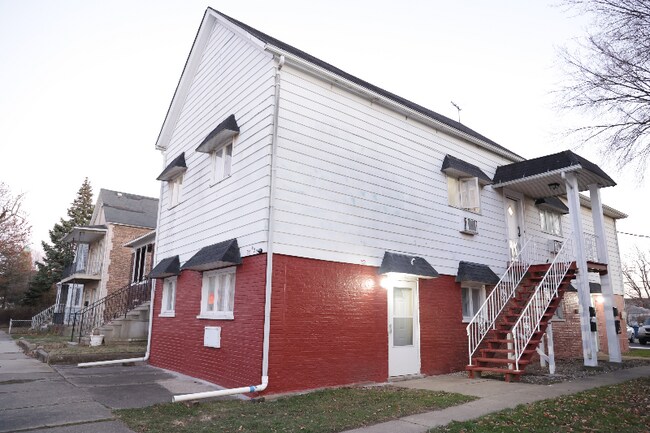 Building Photo - 427 155th Pl