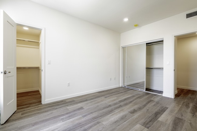 Building Photo - THE BURBANK - NILO RESIDENTIALS