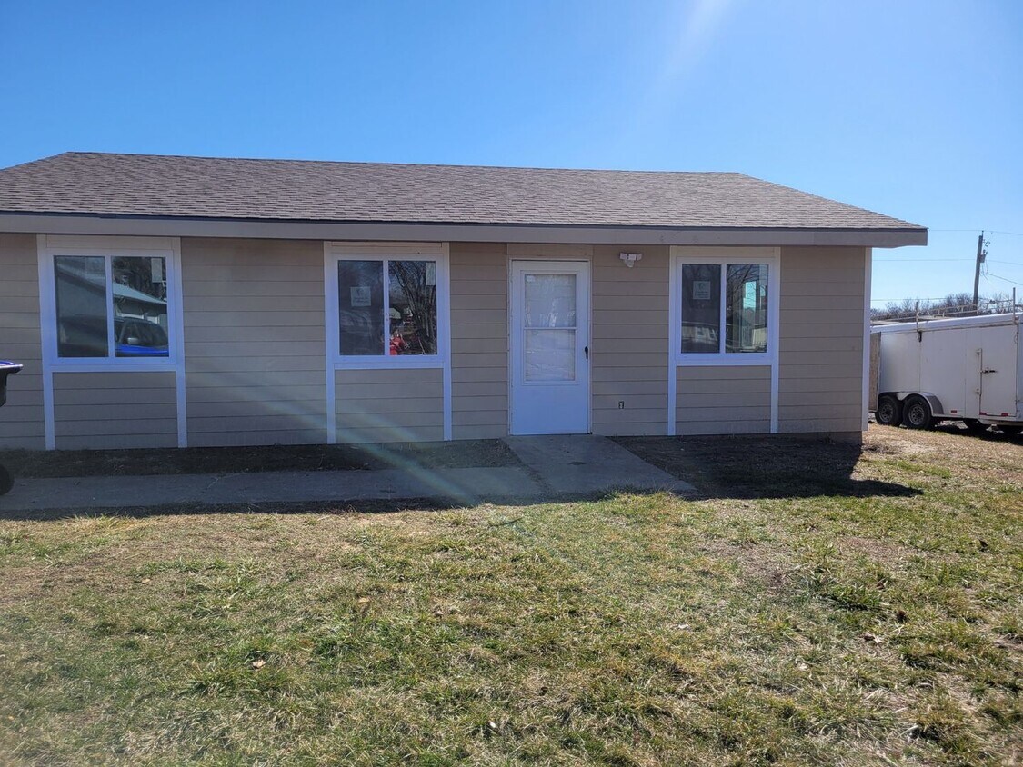 3 bed 1 Bath Huge backyard Section 8 avail... House Rental in Topeka