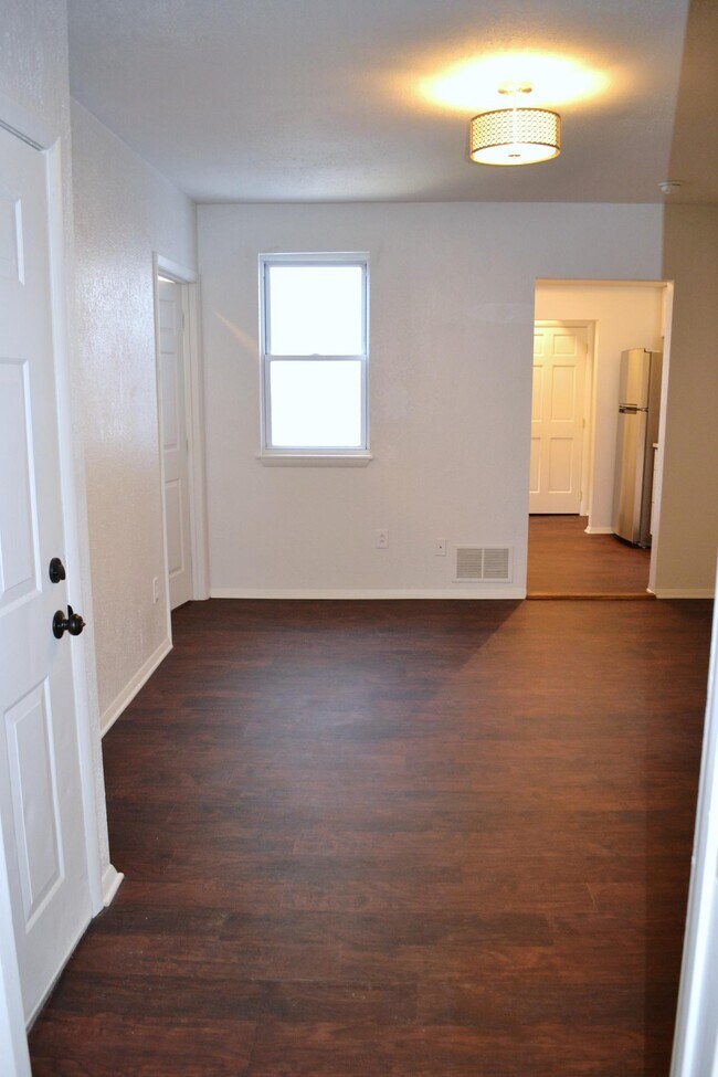 Foto del edificio - 2611 Larkins Way