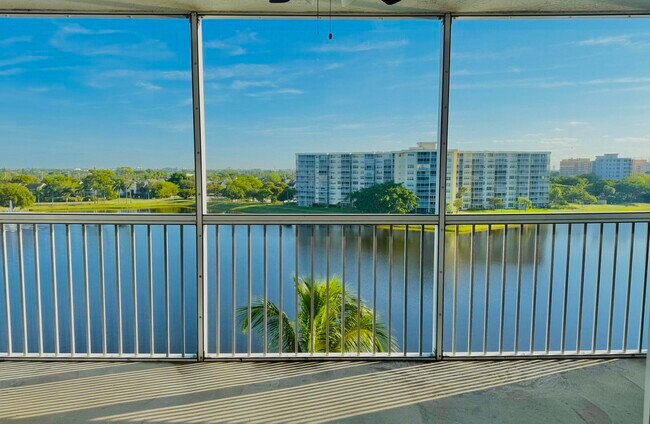 Foto del edificio - 3051 N Course Dr