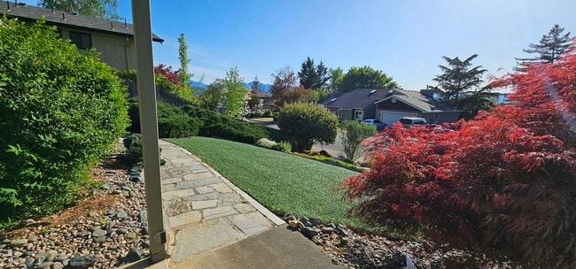 Building Photo - Single Family Home in NE Grants Pass with RV Parking