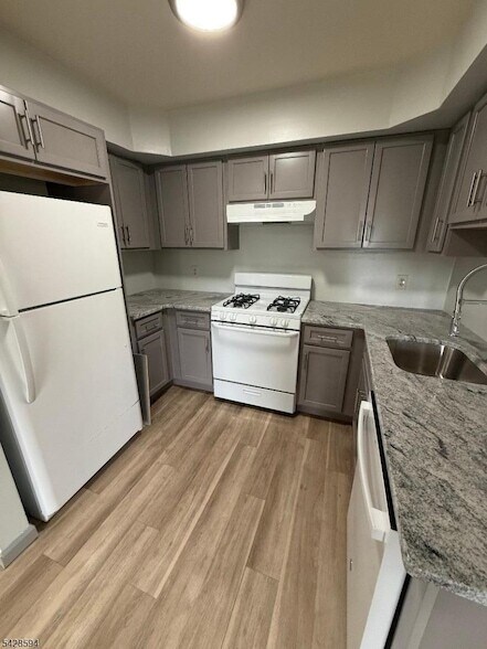 Foto del edificio - 501-503 Morris Avenue Unit