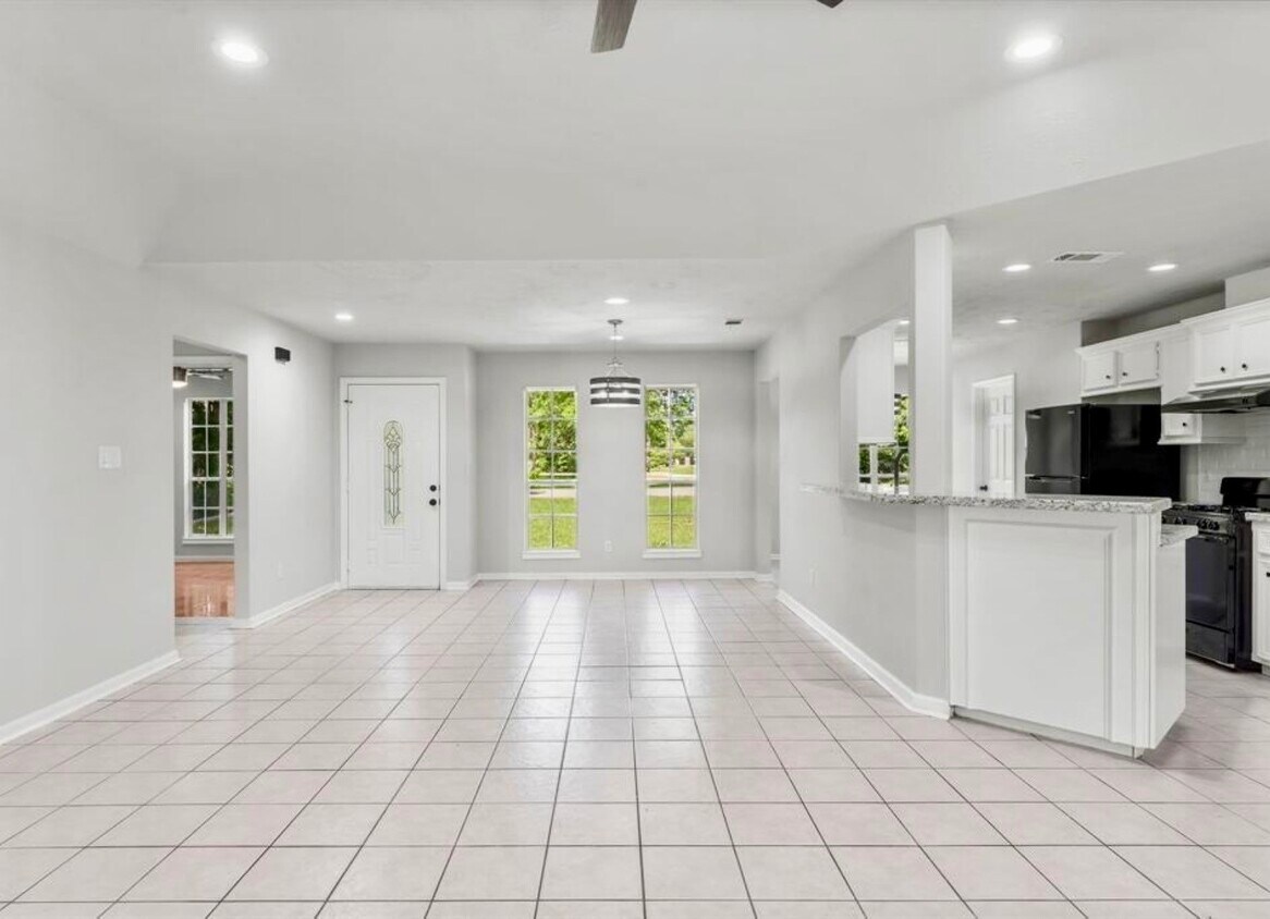 Building Photo - 11844 Oakridge Manor