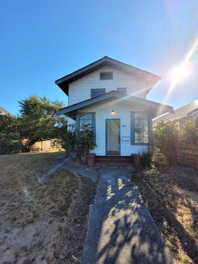 Foto del edificio - Classic Bellingham Home 3 Bed 2 Bath