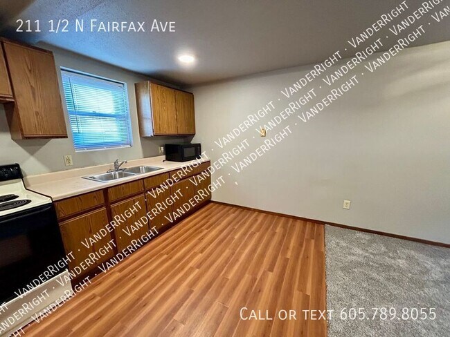 Foto del edificio - Updated 3 Bedroom 1 Bathroom Duplex!